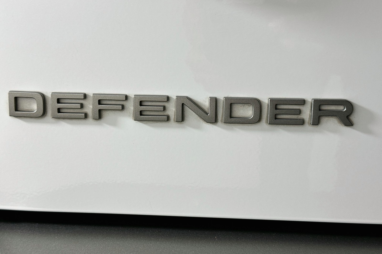 Used 2024 Fuji White Land Rover X-Dynamic SE image 10