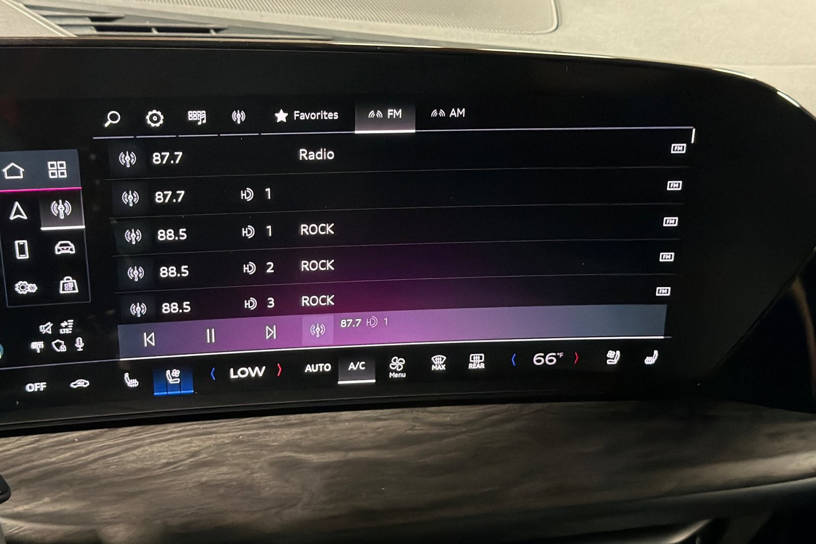 Used 2025 Glacier White Metallic Audi Premium Plus 2.0 TFSI quattro image 17