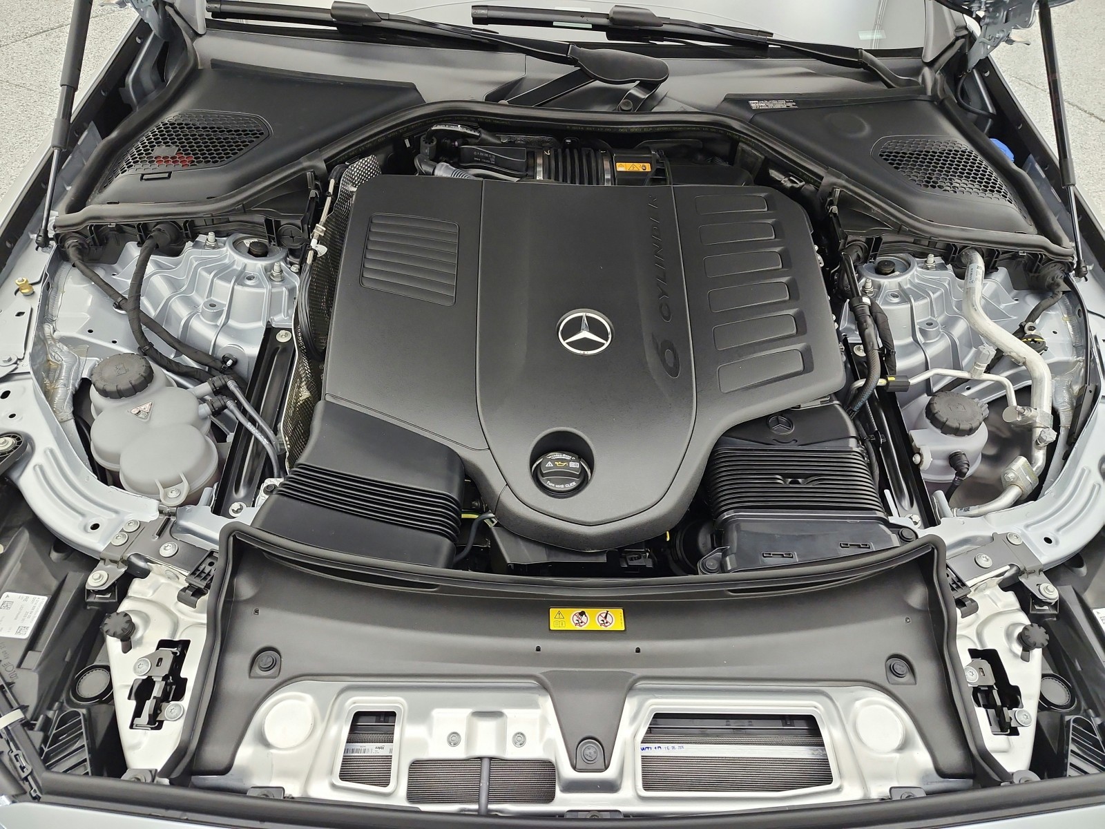 New 2027 Cirrus Silver Metallic Mercedes-Benz E 450 4MATIC® Sedan image 12