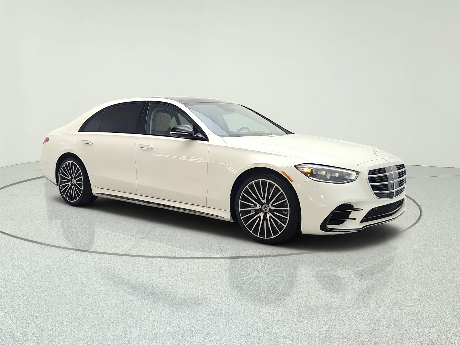 Used 2023 MANUFAKTUR Diamond White Mercedes-Benz S 580 4MATIC® Sedan image 3