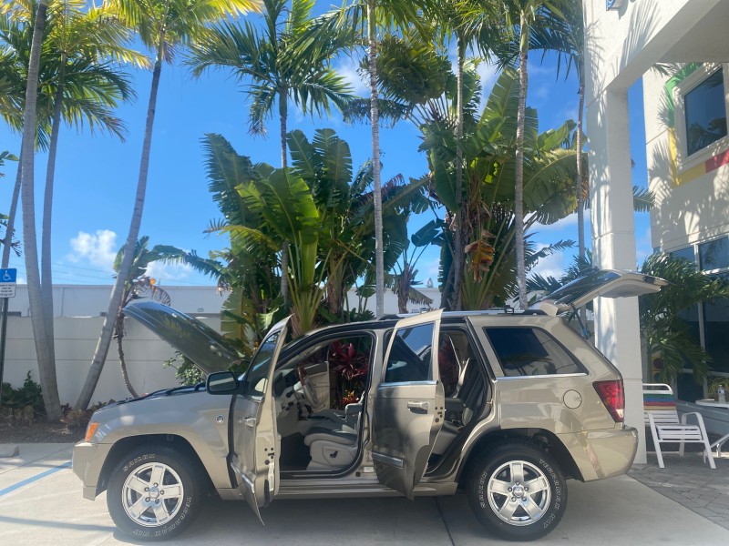 2006 Jeep Grand Cherokee Overland LOW MILES 57,372 1 OWNER 4WD in , 