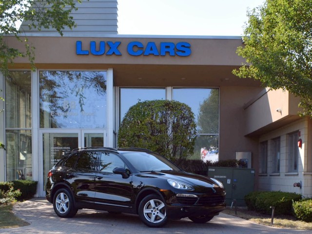 2014 Porsche Cayenne Diesel! Navi Pano Moonroof Heated/Cooled Front Seats Rear View Camera Lane Departure Park Assist Tow Pkg. MSRP $74,495 1