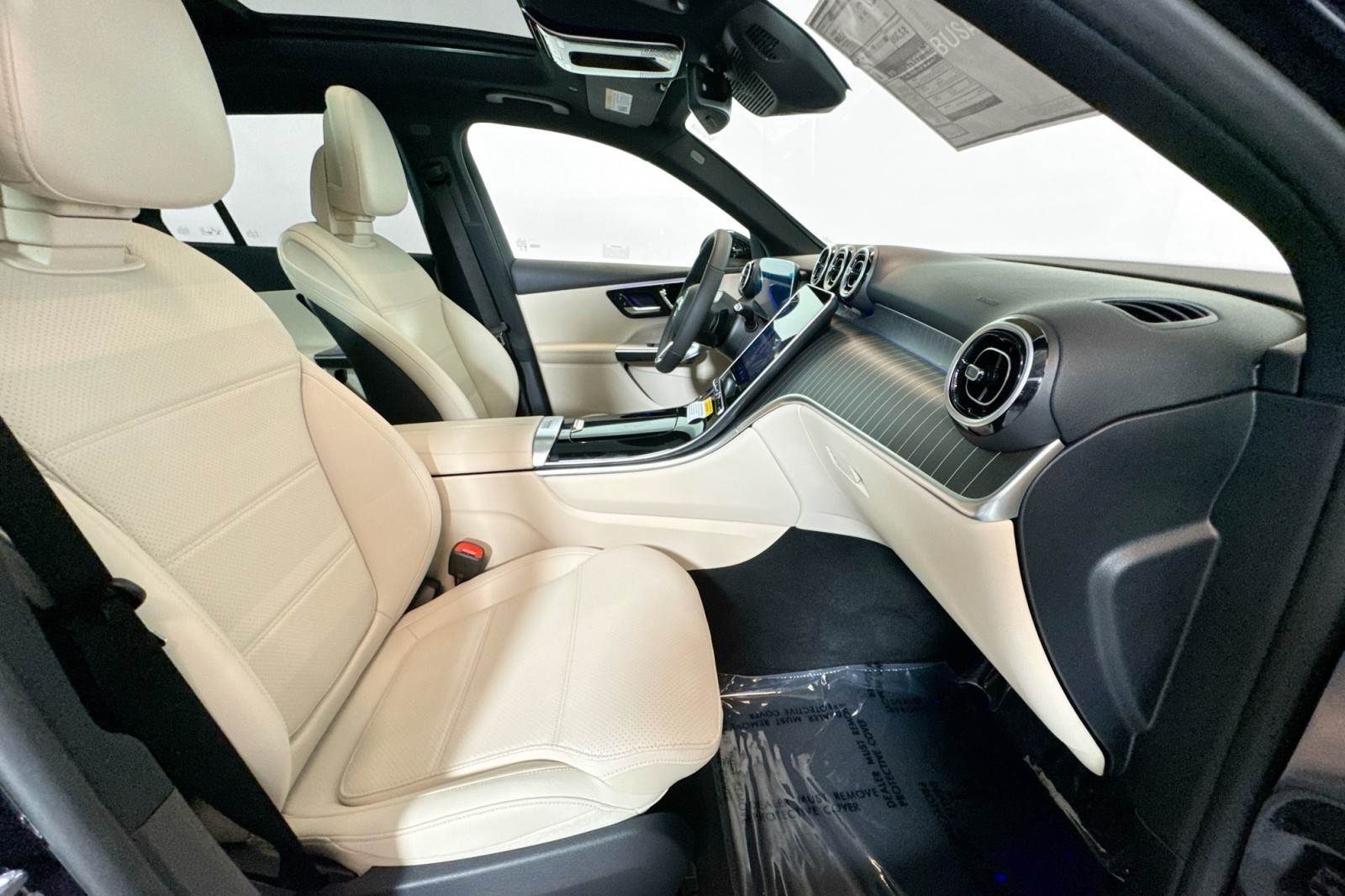 New 2026 Black Mercedes-Benz GLC 300 SUV image 26