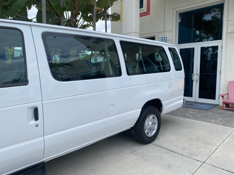 2008 Ford Econoline Wagon XLT 15 PASSENGERS E350 CLEAN in , 
