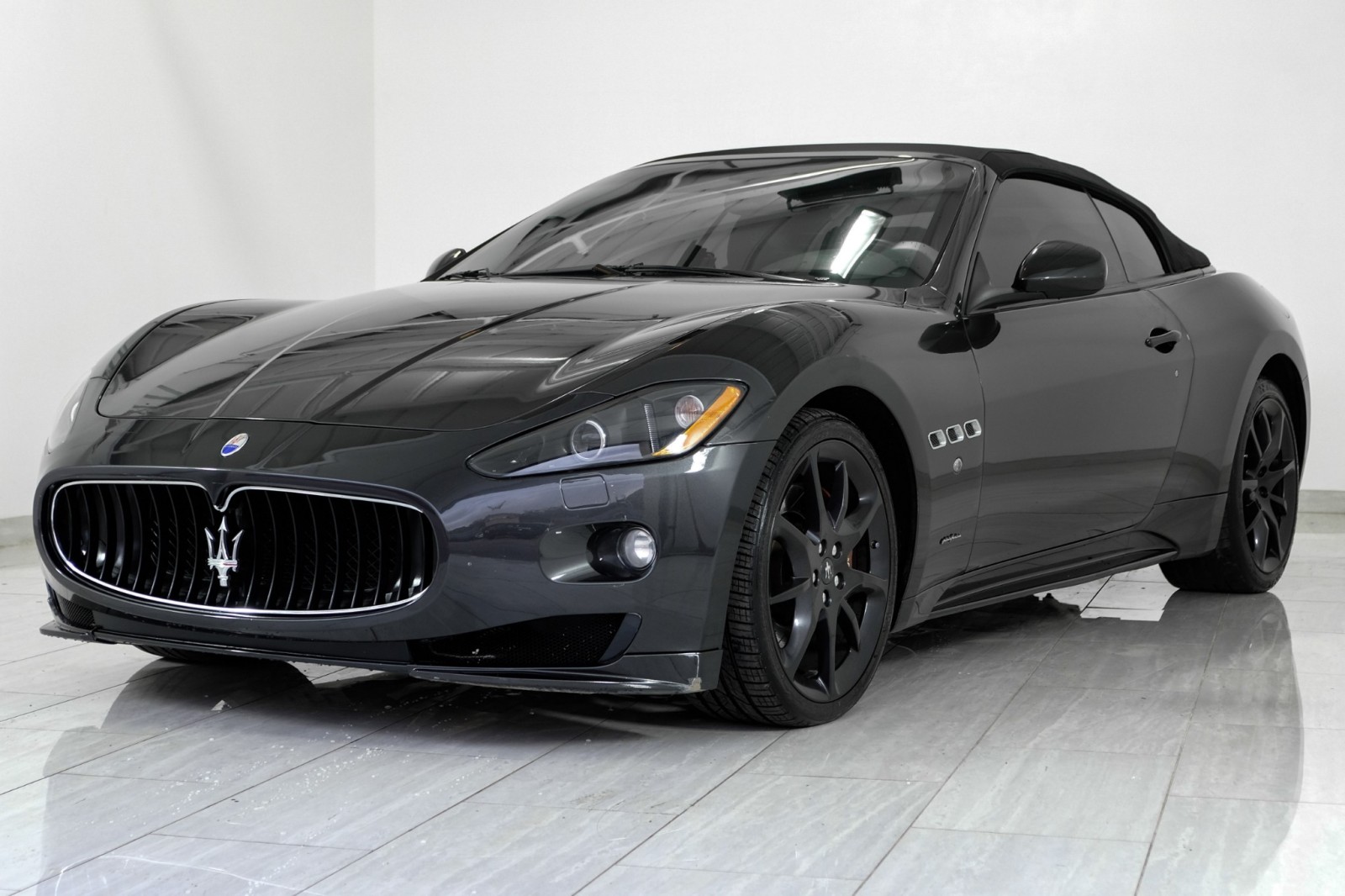 2012 Maserati GranTurismo Convertible SPORT NAVIGATION LEATHER HEATED SEATS PARKING DIST 7