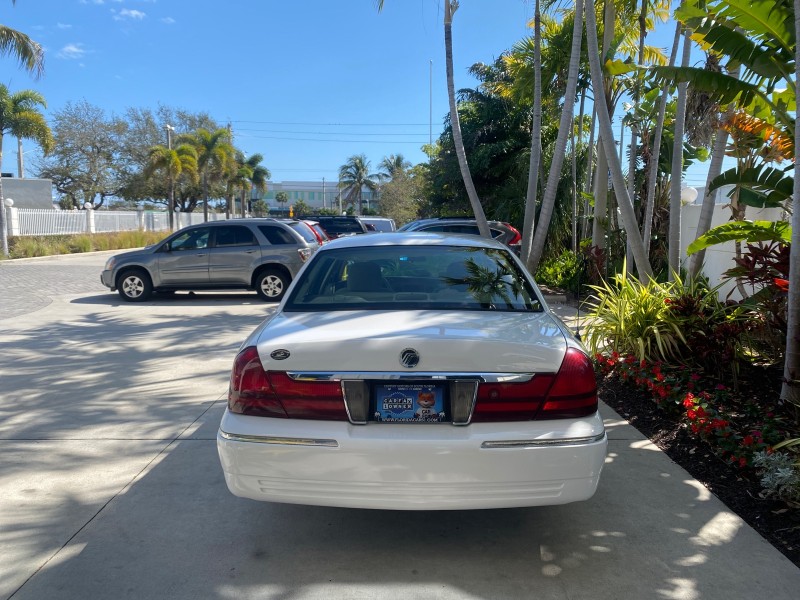 2005 Mercury Grand Marquis GS LOW MILES 49,348 in , 