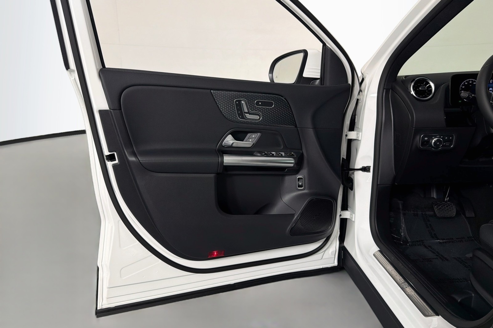 New 2026 Polar White Mercedes-Benz GLA 250 SUV image 20