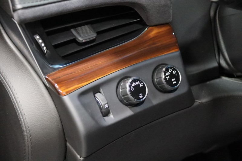 2016 Cadillac Escalade ESV Luxury Collection 4WD 4dr Suv in , 