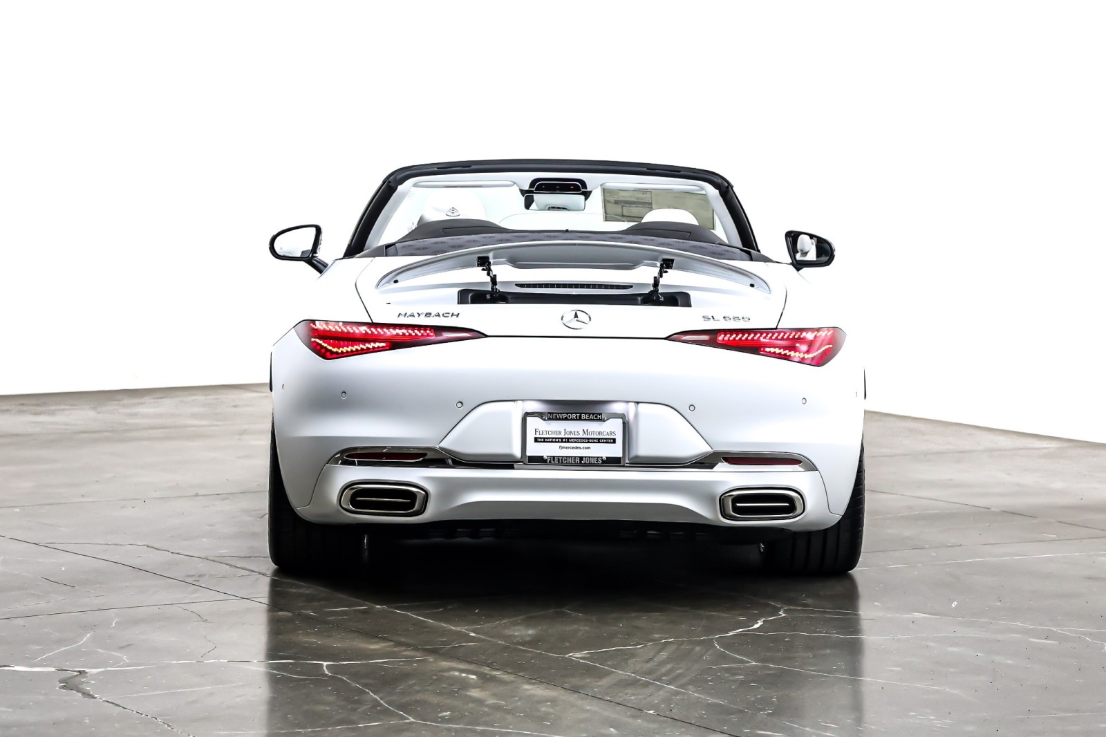 New 2026 MANUFAKTUR Moonlight White Magno Mercedes-Benz Maybach SL 680 Monogram Series image 4