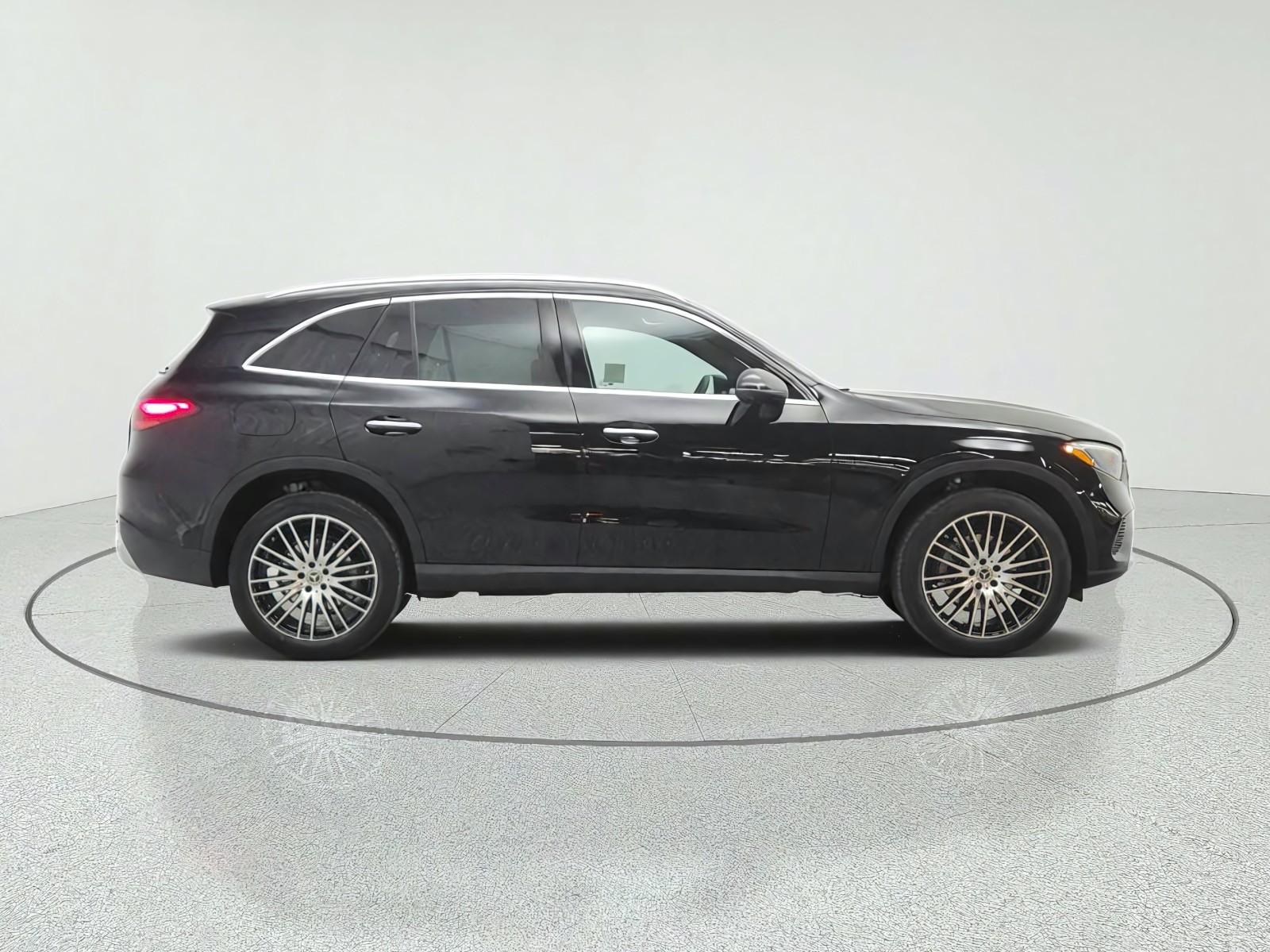 New 2027 Black Mercedes-Benz GLC 300 SUV image 4
