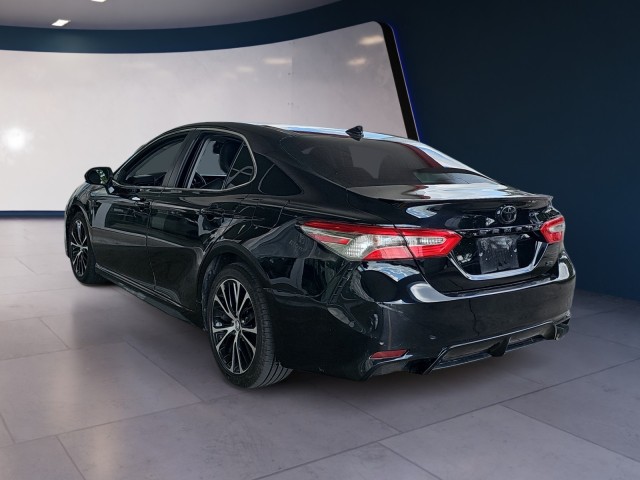 2019 Toyota Camry SE 3