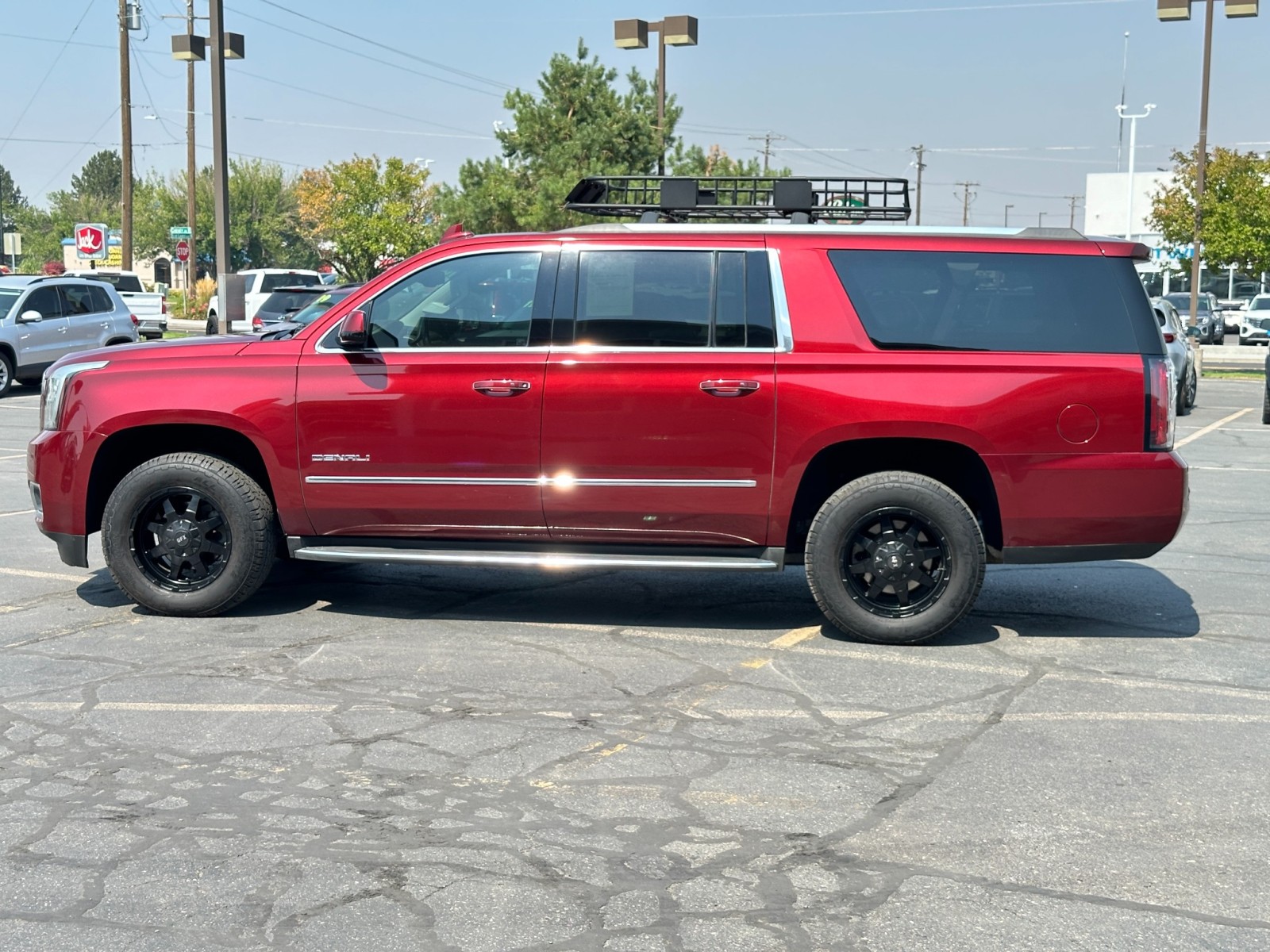 2016 GMC Yukon XL Denali 10