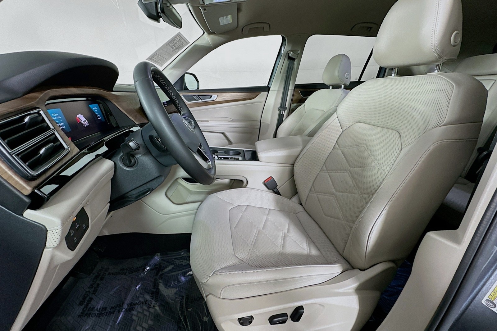 Used 2024 Platinum Gray Metallic Volkswagen 2.0T SE image 19