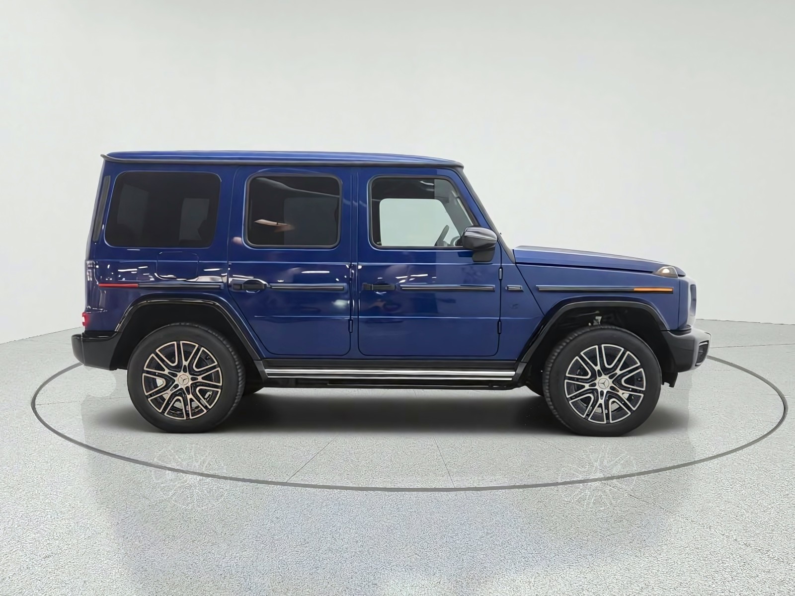 New 2027 Brilliant Blue Metallic Mercedes-Benz G 580e SUV image 4