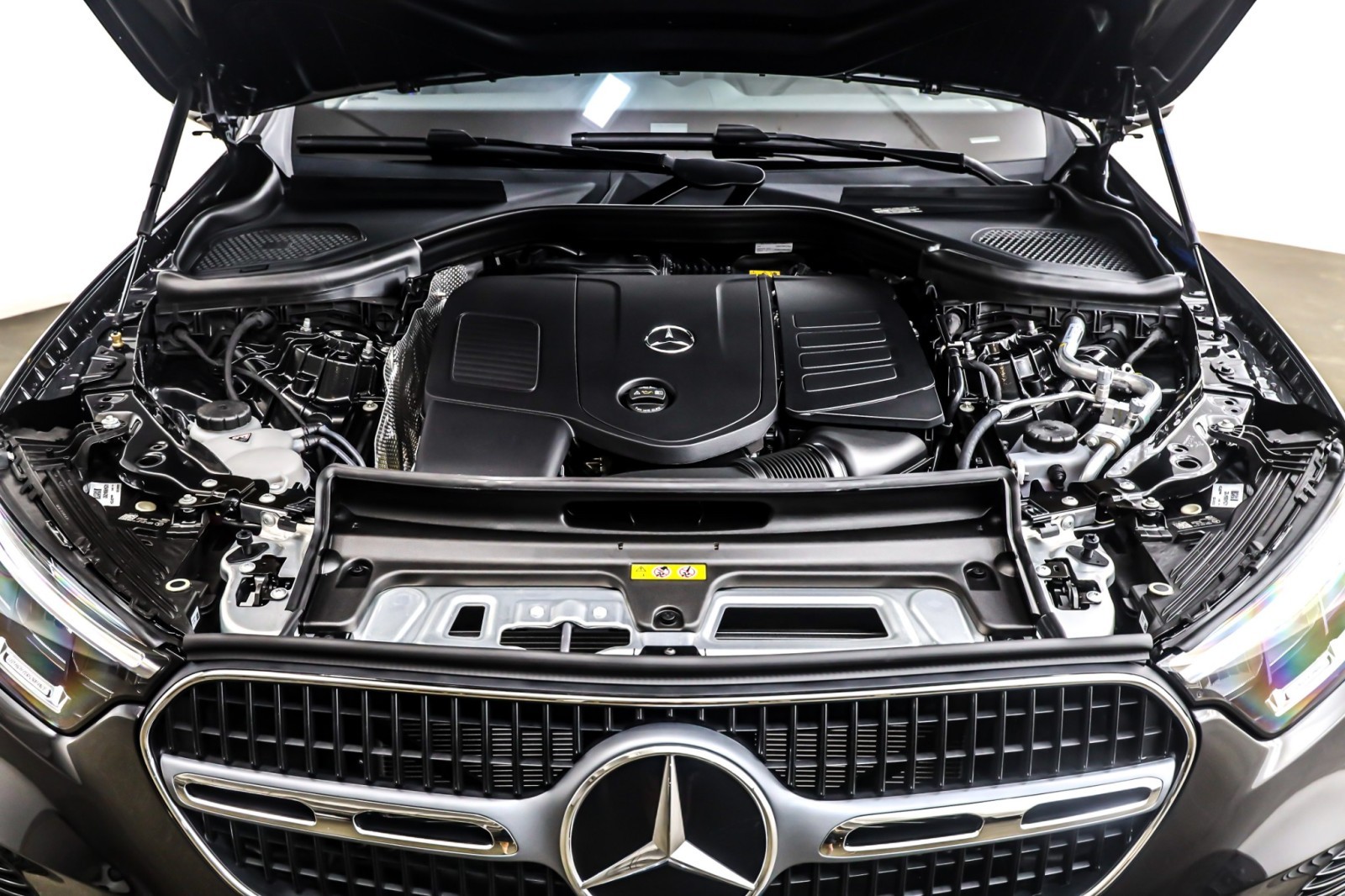New 2026 Graphite Grey Metallic Mercedes-Benz GLC 300 image 11