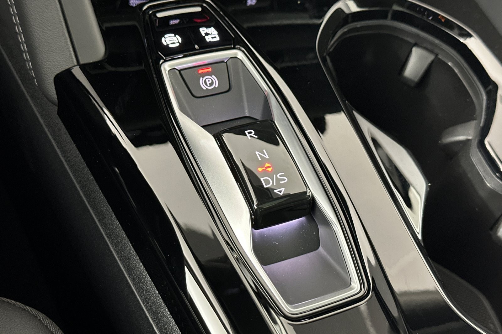 New 2025 Glacier White Metallic Audi Premium Plus 2.0 TFSI quattro image 21