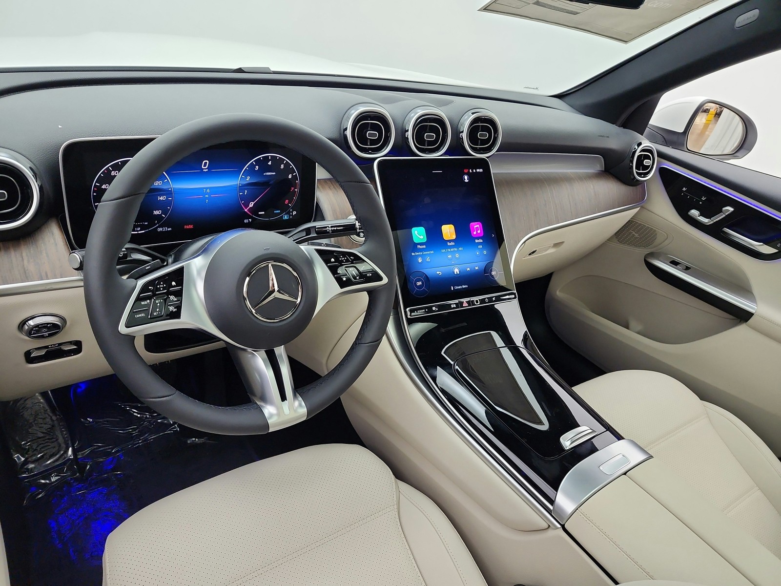 New 2026 Polar White Mercedes-Benz GLC 300 4MATIC® SUV image 9