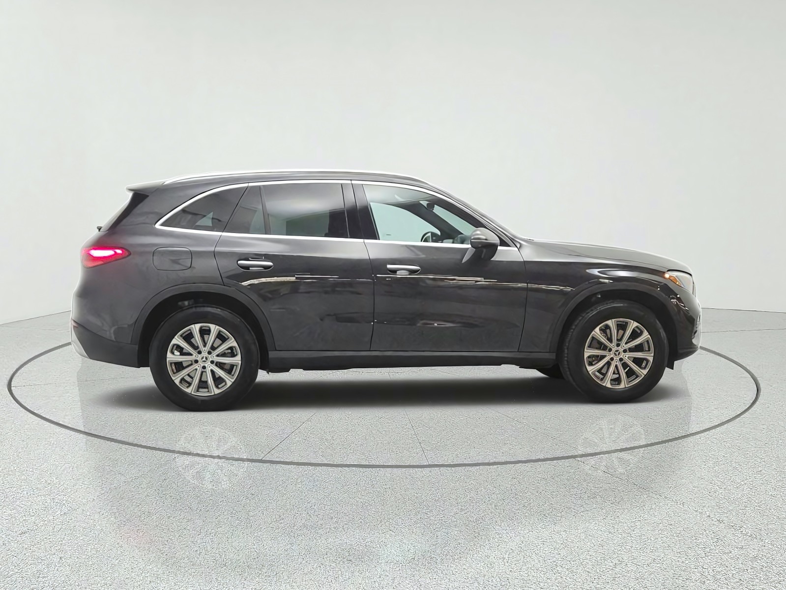 Certified Used 2026 Graphite Grey Metallic Mercedes-Benz GLC 300 SUV image 4