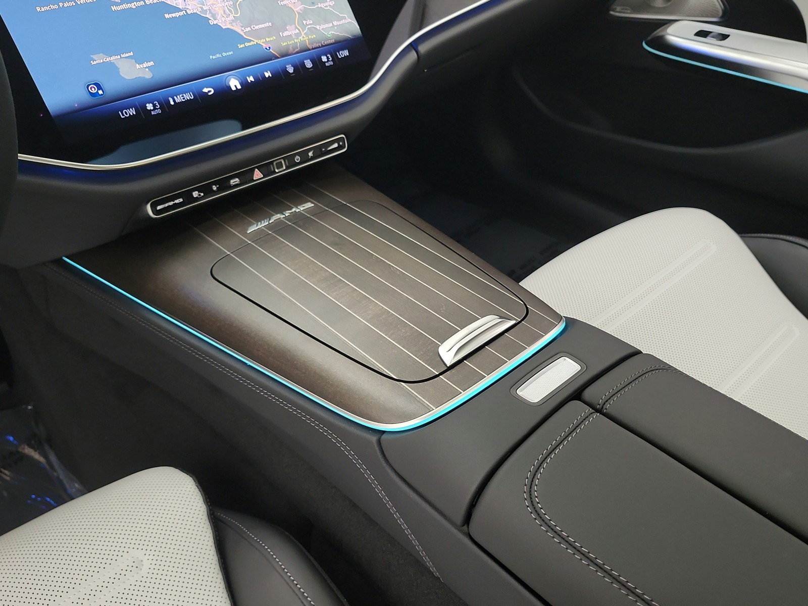 New 2026 MANUFAKTUR Moonlight White Metallic Mercedes-Benz AMG® E 53 E 4MATIC+ Sedan image 10