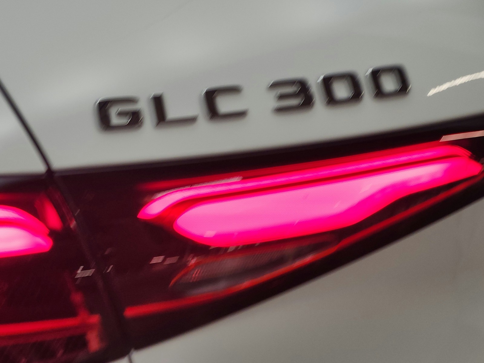 New 2026 Polar White Mercedes-Benz GLC 300 image 11