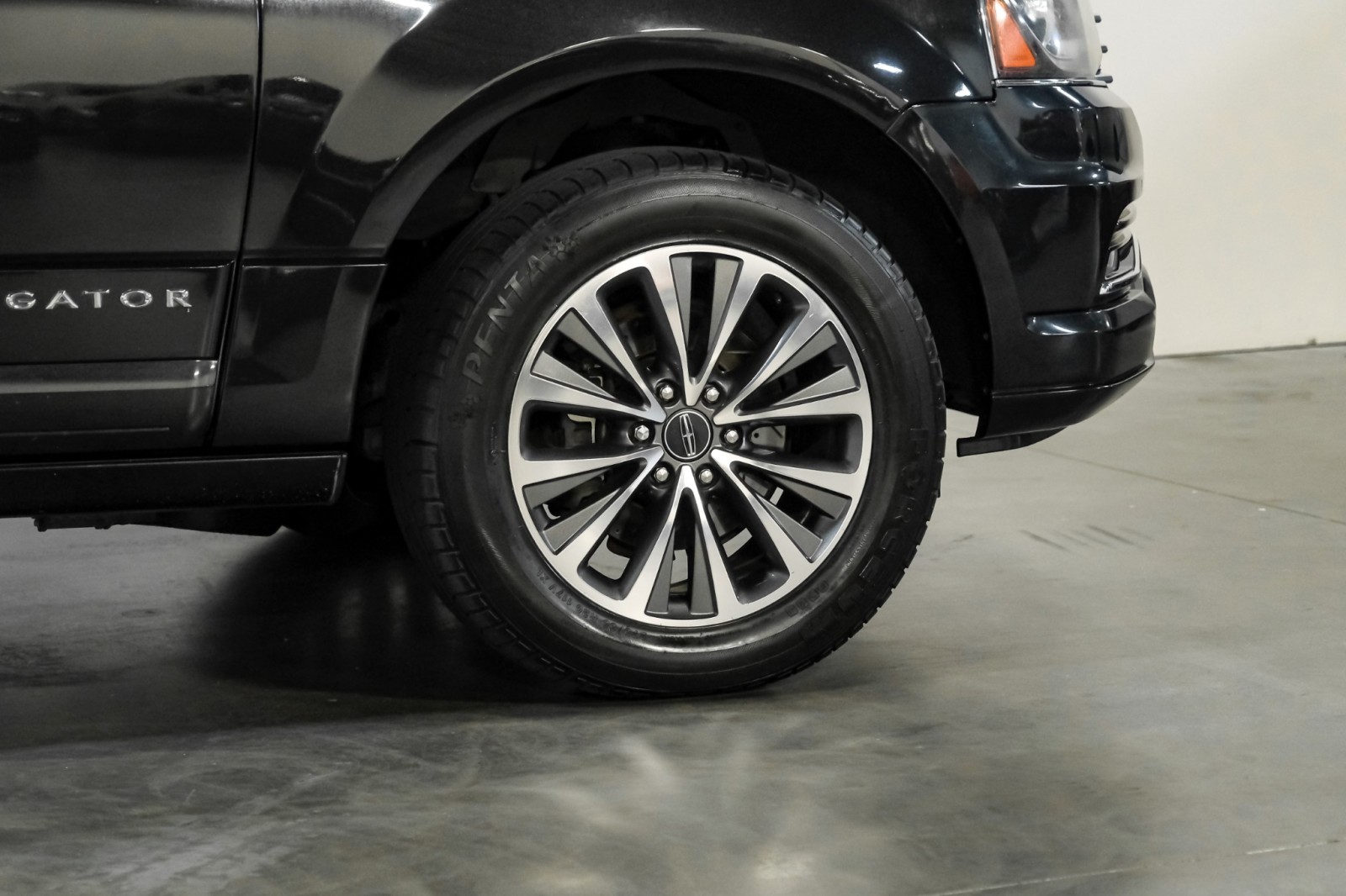 2015 Lincoln Navigator L 4WD 63