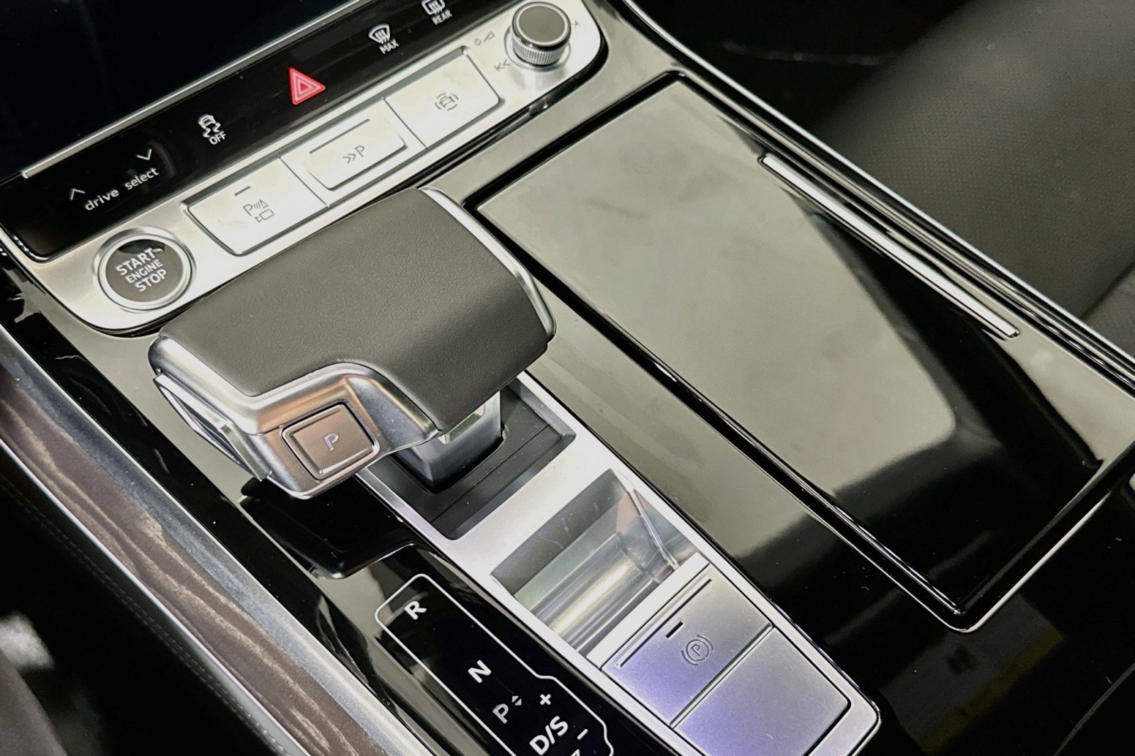 New 2027 Mythos Black Metallic Audi L Quattro image 7