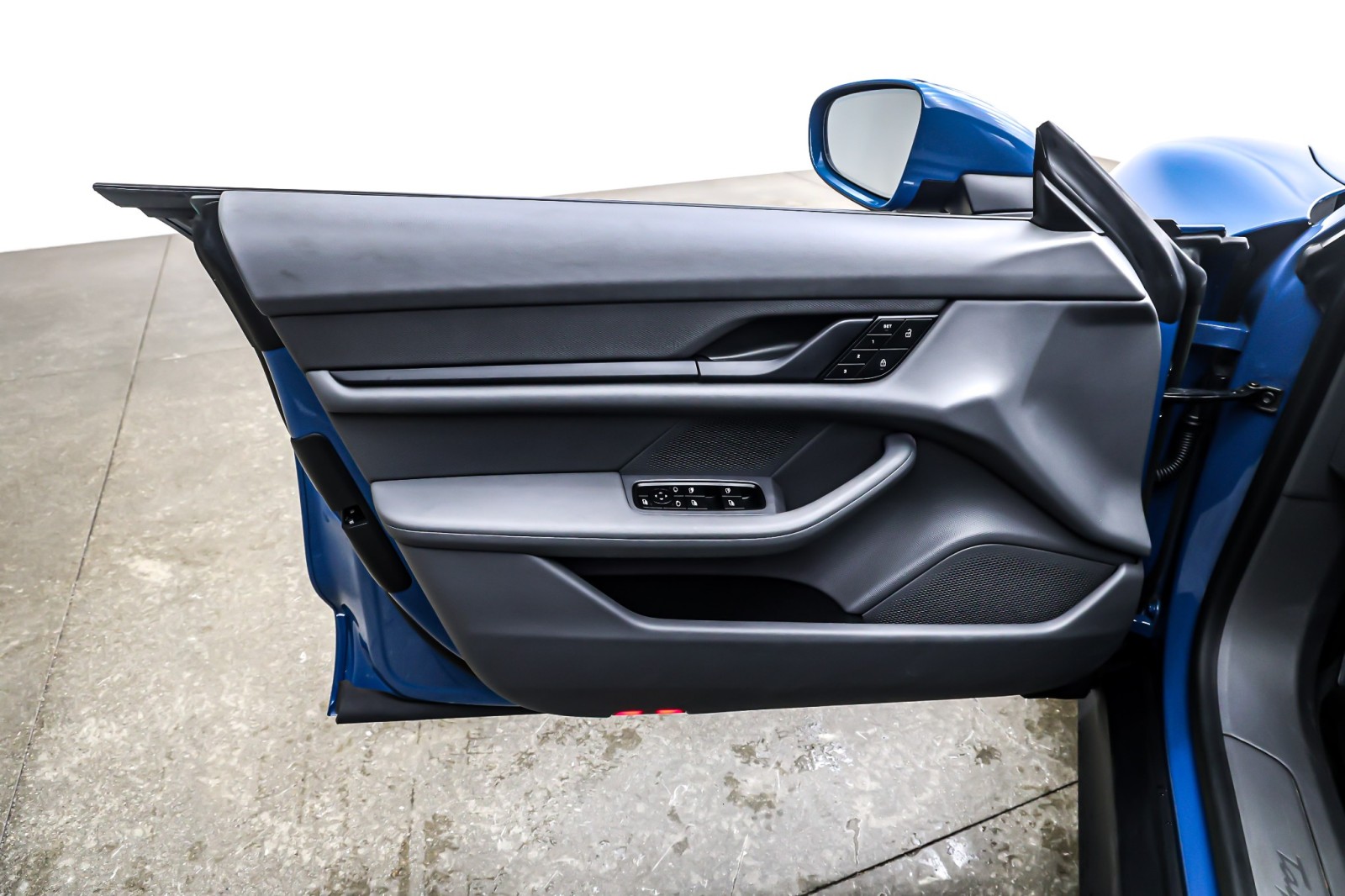 Used 2023 Neptune Blue Porsche RWD image 22