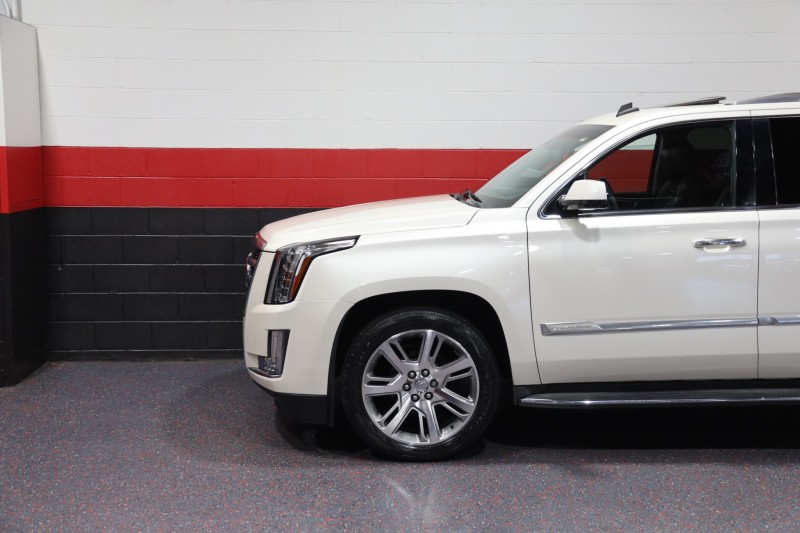 2015 Cadillac Escalade ESV Luxury 4WD 4dr SUV in , 