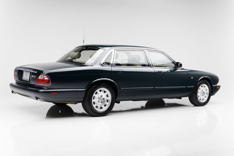 2000 Jaguar XJ8L L in , 