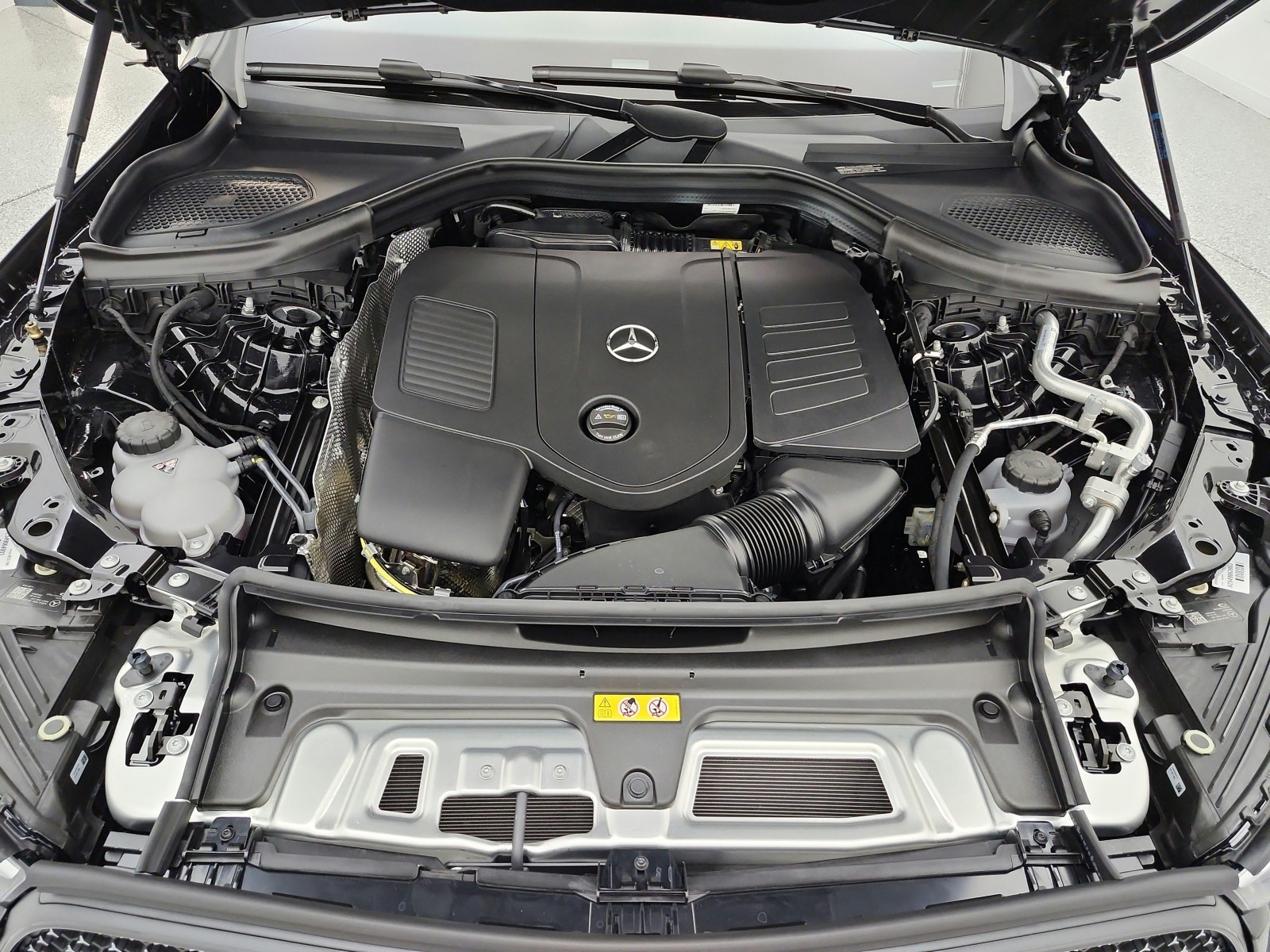 New 2026 Obsidian Black Metallic Mercedes-Benz GLC 300 4MATIC® Coupe image 12