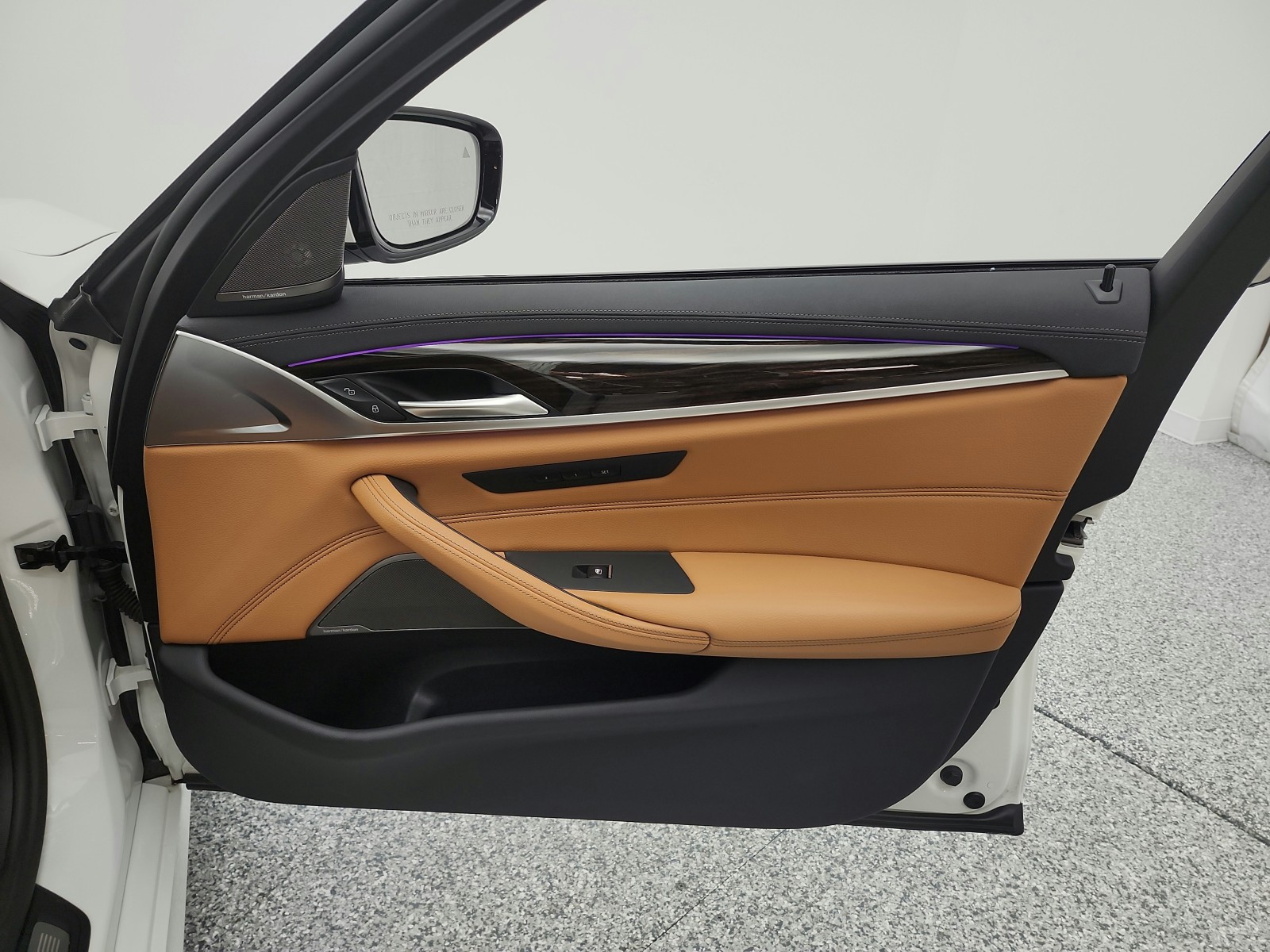 Used 2023 Alpine White BMW M550i xDrive Sedan image 21