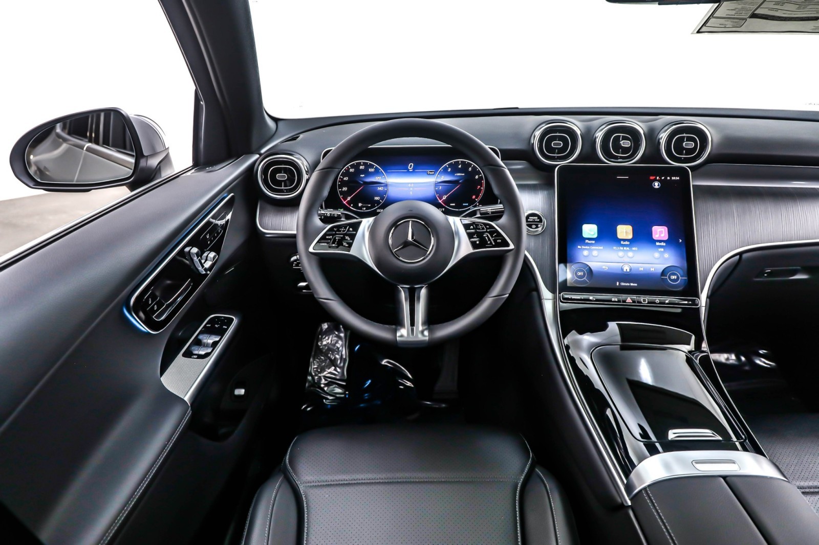 New 2026 MANUFAKTUR Alpine Grey Mercedes-Benz GLC 300 image 4