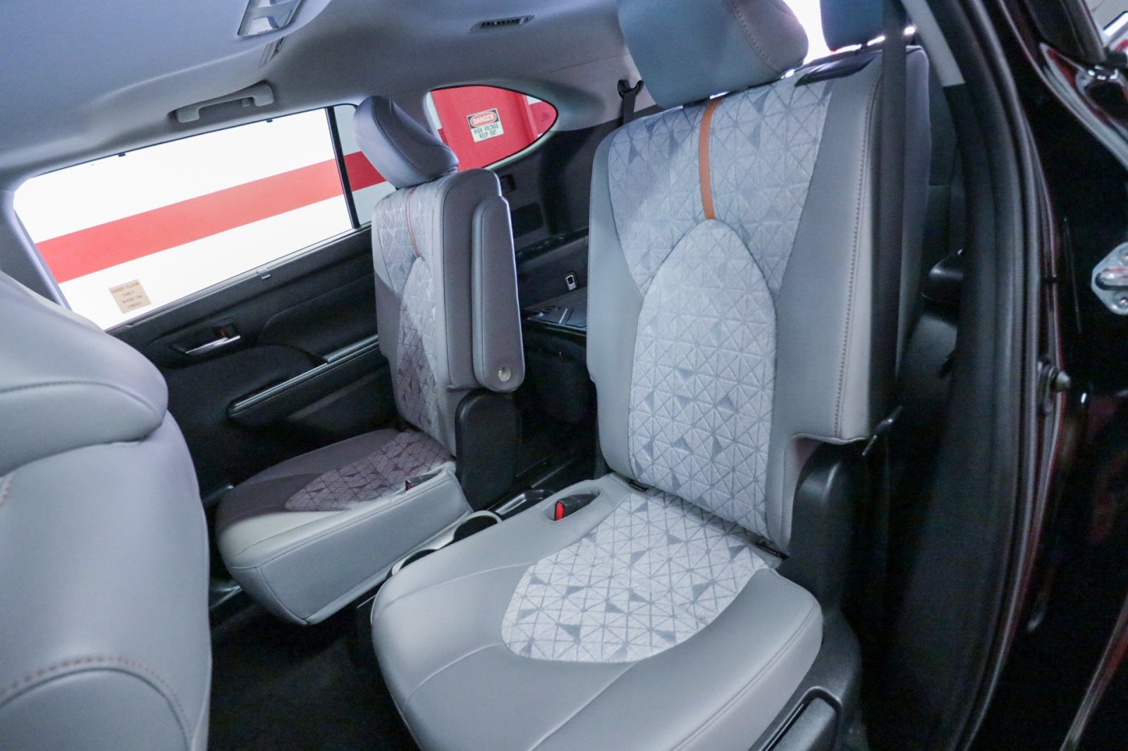 Used Car 2023 Toyota Highlander  Hybrid Bronze Edition For Sale Under $40,000 In Austin, Texas