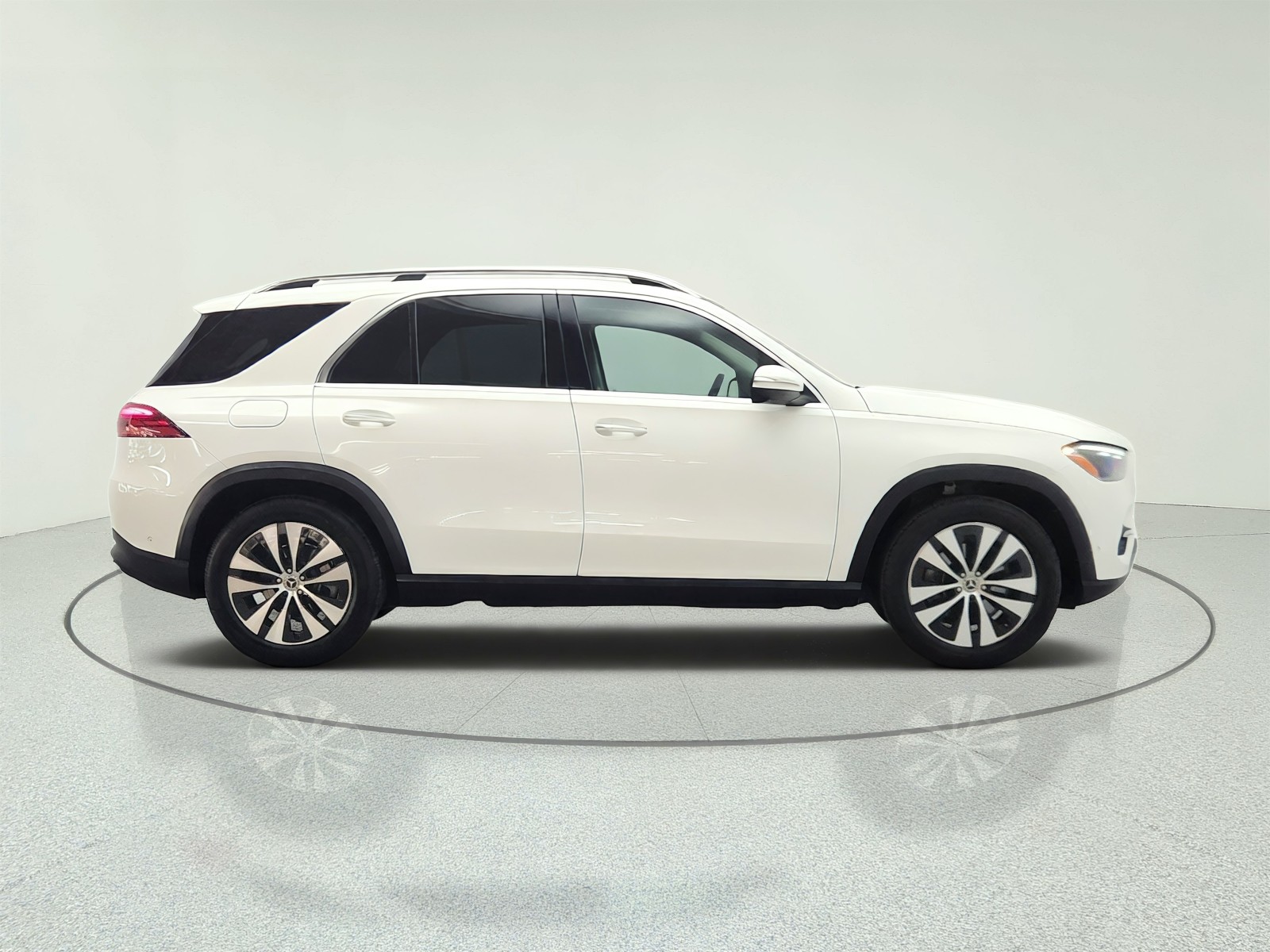 Certified Used 2025 Polar White Mercedes-Benz GLE 350 4MATIC® SUV image 4