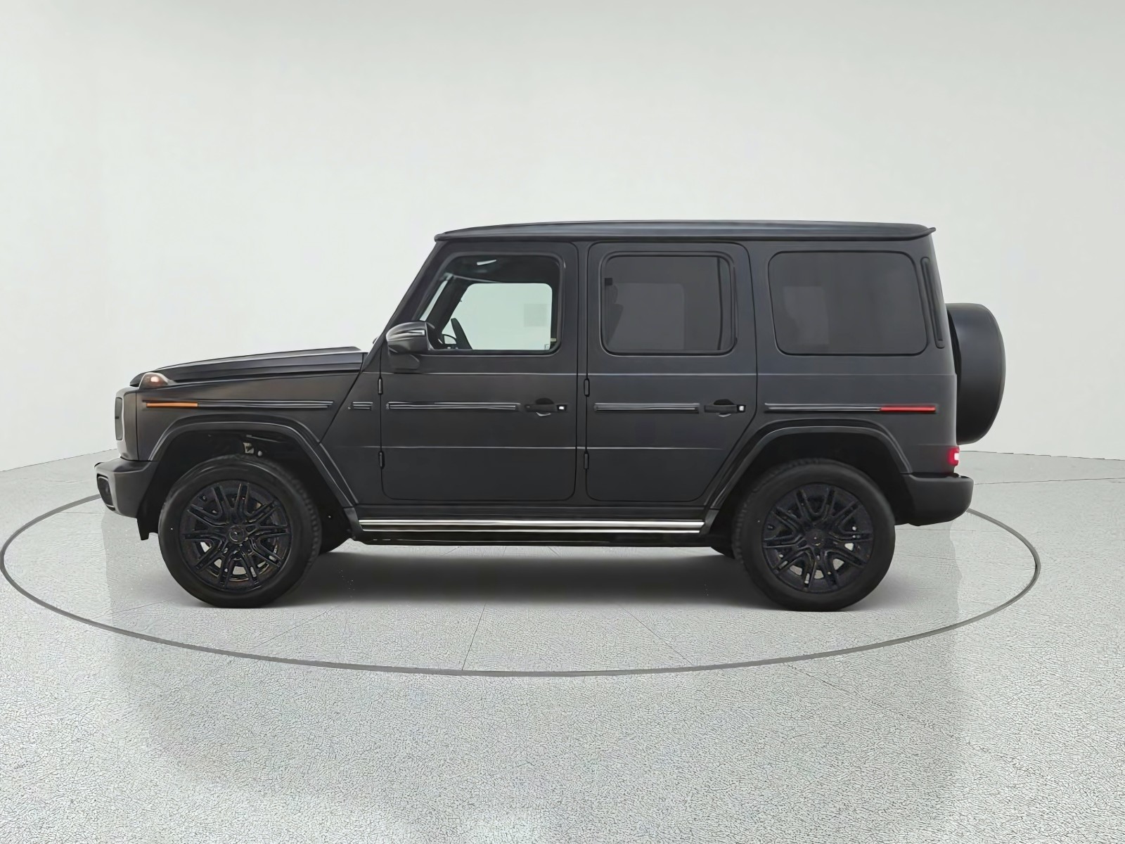New 2027 MANUFAKTUR Night Black magno Mercedes-Benz G 580e SUV image 8