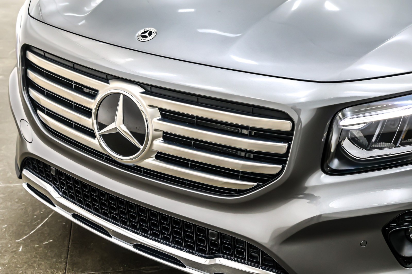 New 2026 Mountain Grey Metallic Mercedes-Benz GLB 250 image 13