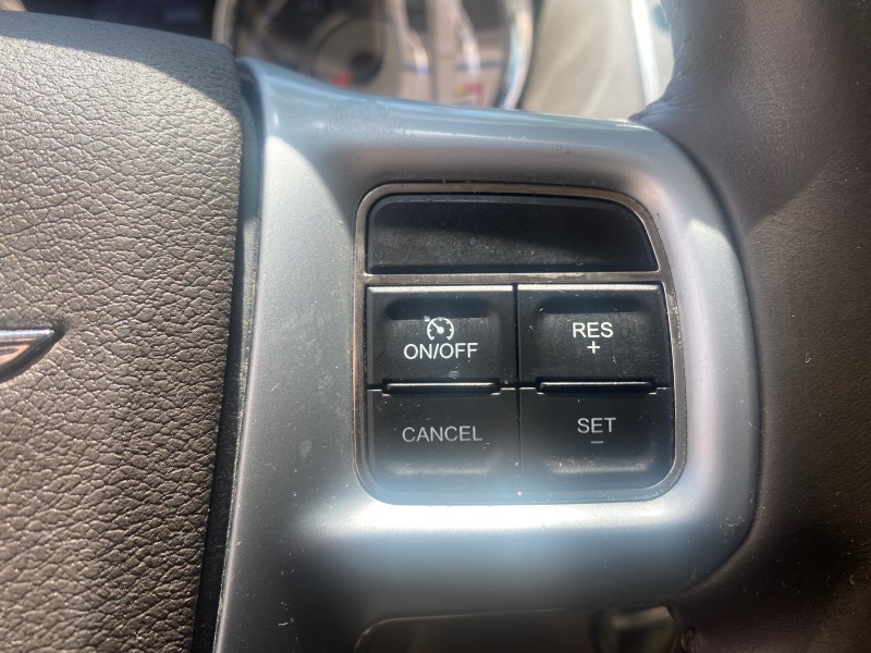 2012 Chrysler Town & Country 1 OWNER LOW MILES 58.411 in , 