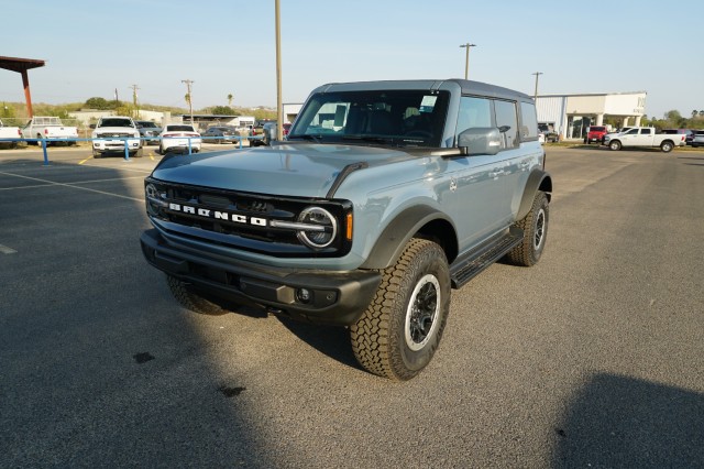 2025 Ford Bronco Outer Banks 4-Door 4WD
