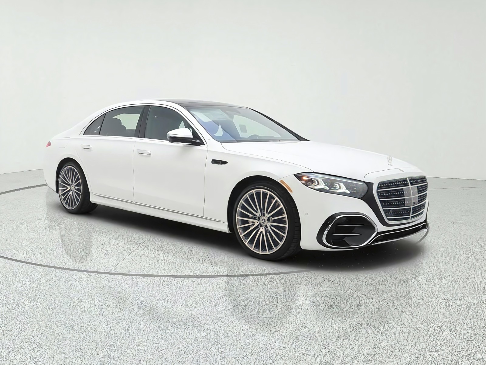 New 2027 MANUFAKTUR Moonlight White Magno Mercedes-Benz S 580 4MATIC® Sedan image 3
