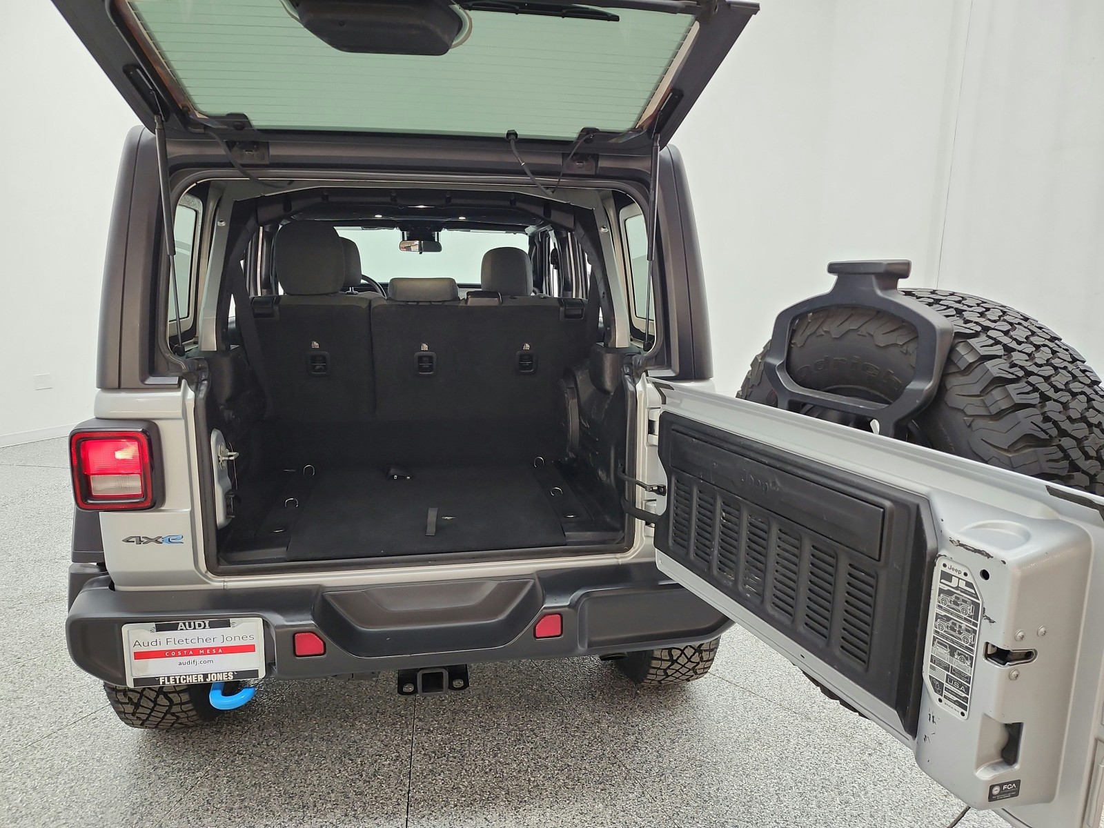 Used 2024 Silver Zynith Clearcoat Jeep Sport S image 18