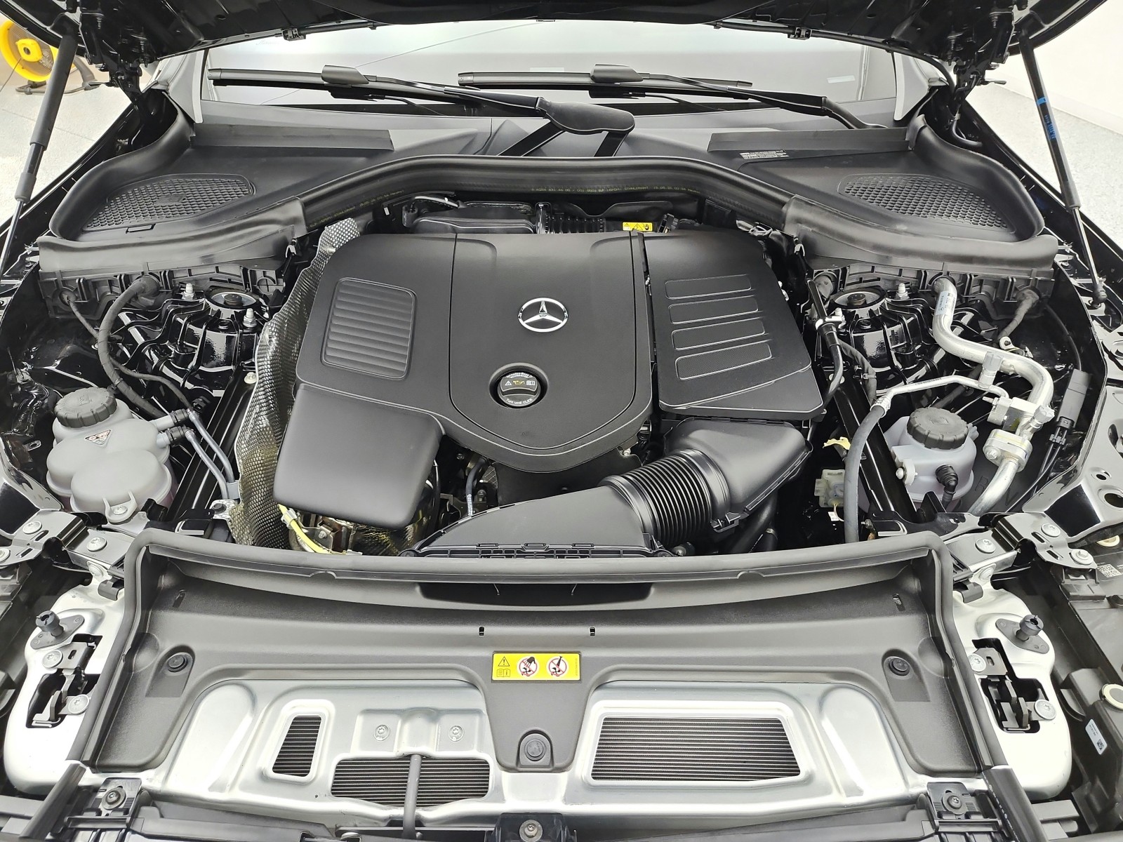 New 2027 Black Mercedes-Benz GLC 300 SUV image 12