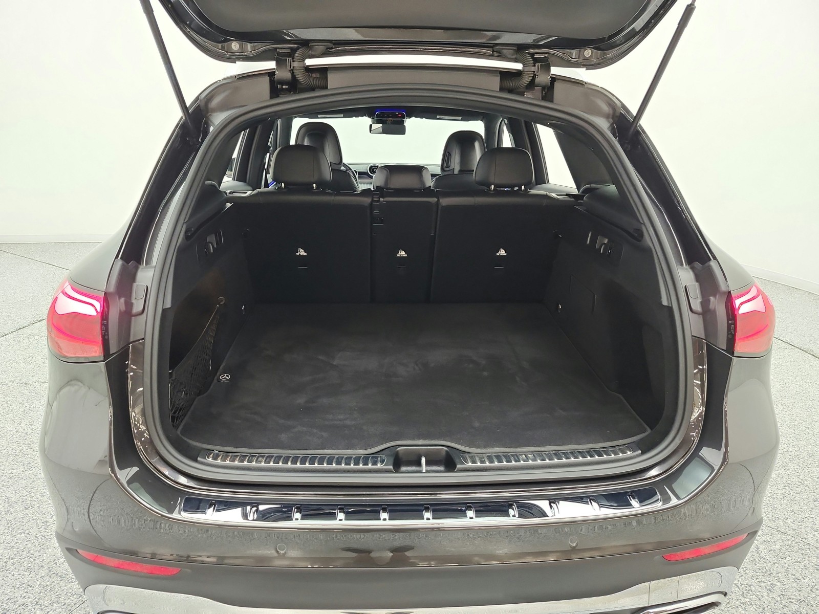Used 2024 Graphite Grey Metallic Mercedes-Benz GLC 300 SUV image 20