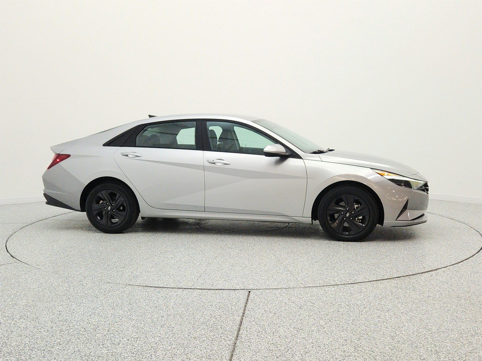 Used 2021 Shimmering Silver Pearl Hyundai SEL IVT image 4