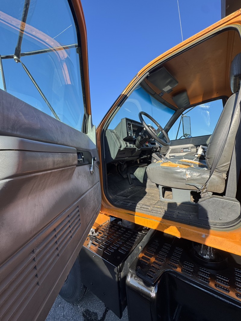 2002 GMC 7500 Attenuator Crash Cushion Truck in ,