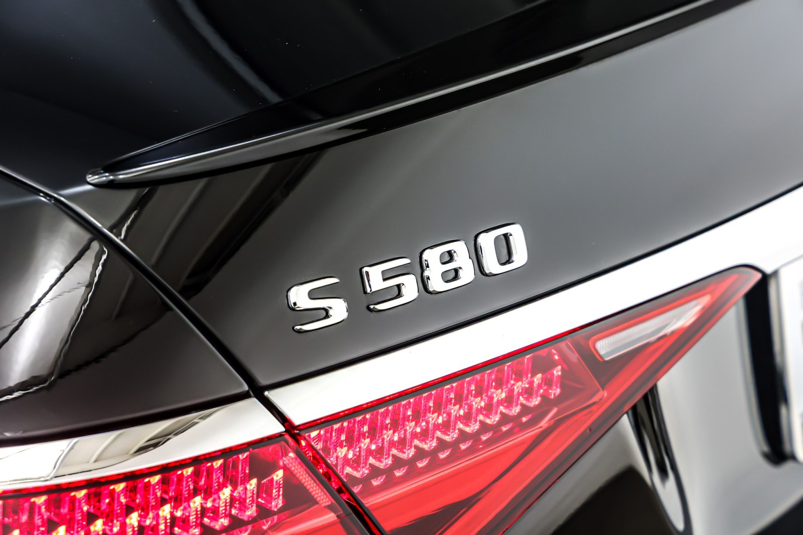 Certified Used 2025 Black Mercedes-Benz S 580 4MATIC® Sedan image 11