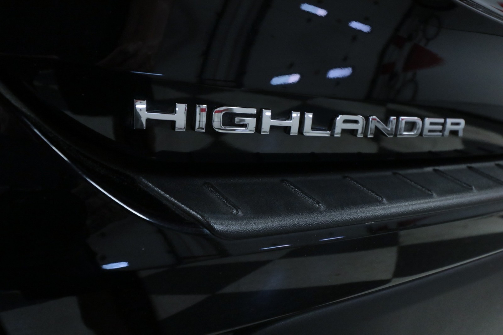 Used Car 2023 Toyota Highlander  Hybrid Bronze Edition For Sale Under $40,000 In Austin, Texas