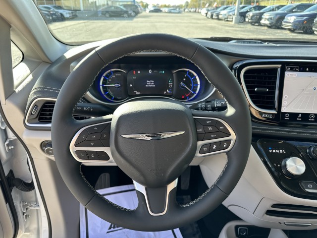 2024 Chrysler Pacifica Hybrid Select 12