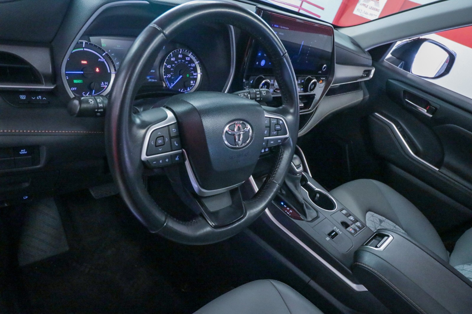 Used Car 2023 Toyota Highlander  Hybrid Bronze Edition For Sale Under $40,000 In Austin, Texas