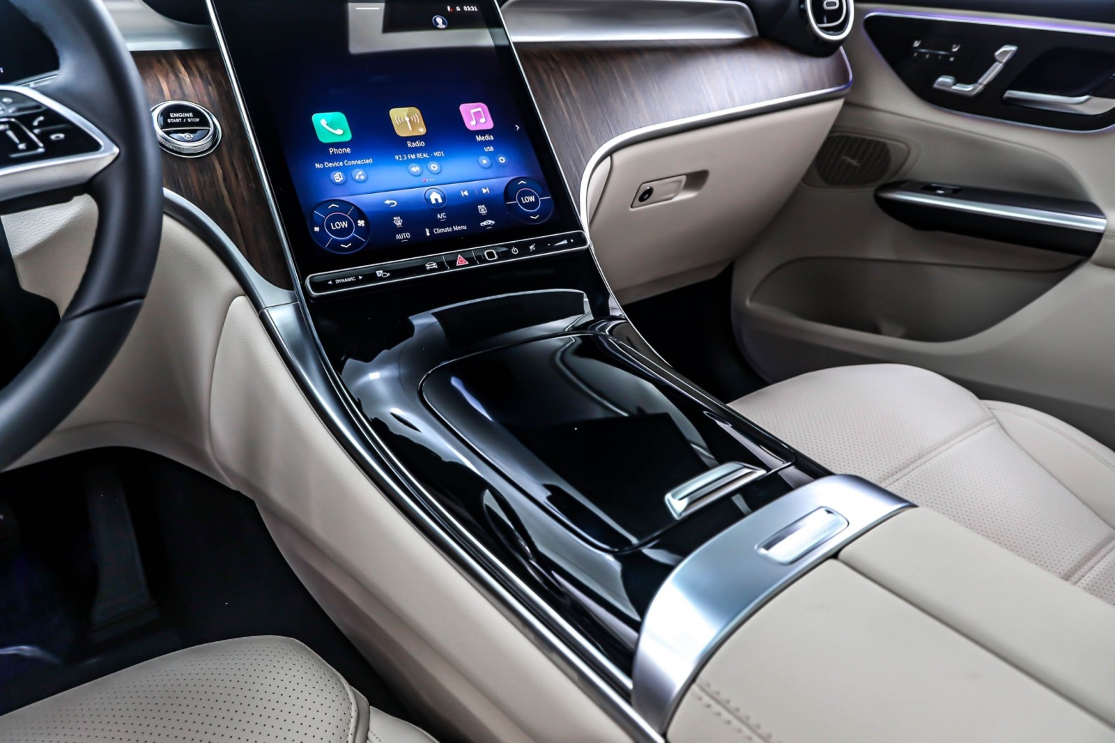 New 2026 Verde Silver Metallic Mercedes-Benz GLC 300 image 6