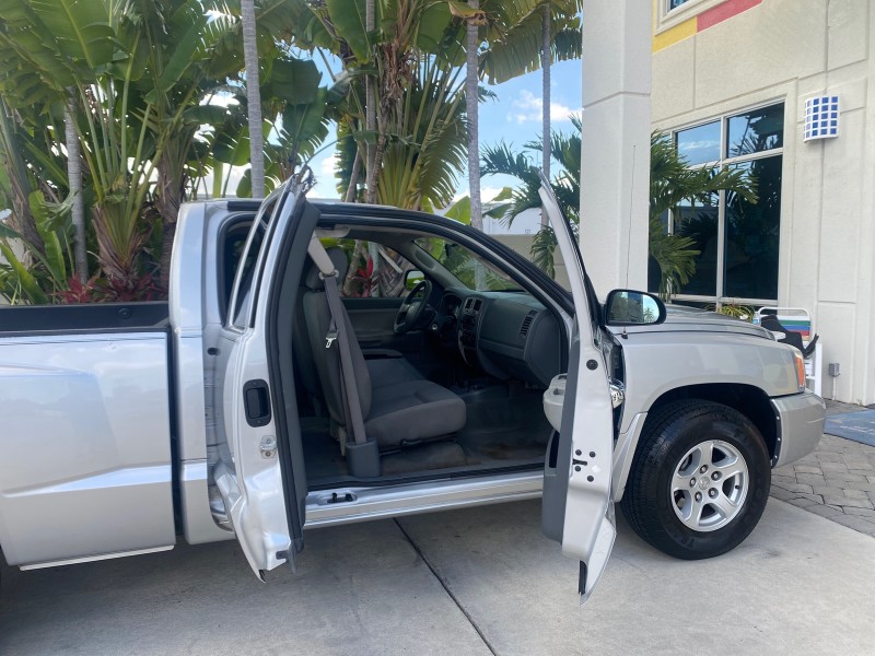 2006 Dodge Dakota SLT CLUB CAB LOW MILES 55,990 in , 